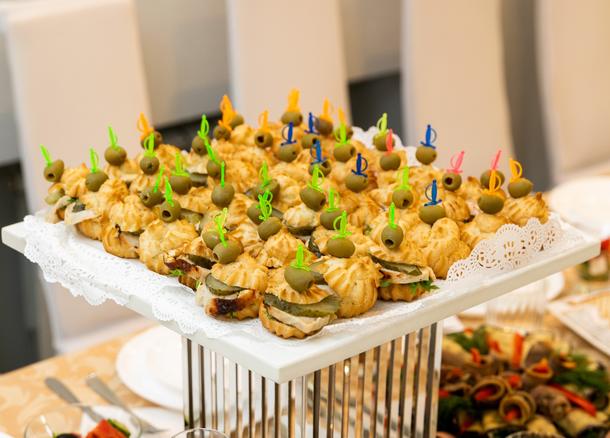 Профитроли с куриным рулетом