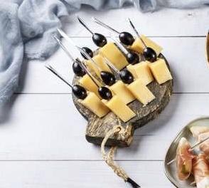 Канапе с сыром и виноградом