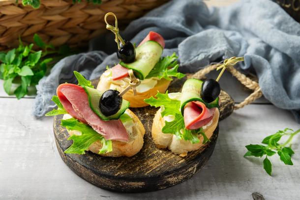 Брускетта с говядиной