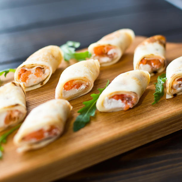 Блинчики с лососем и сливочным сыром