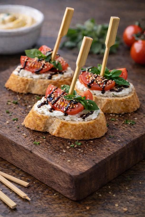 Брускетта с помидоркой