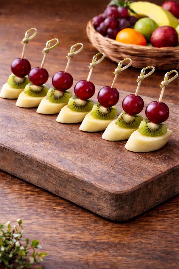 Канапе фруктовое