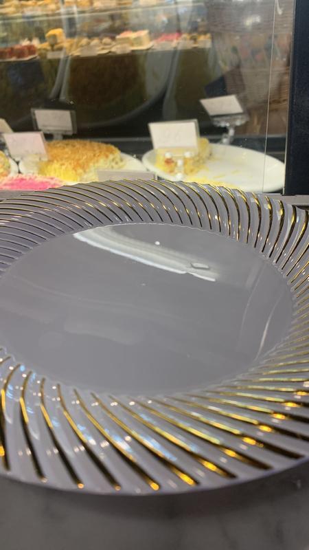 Пластиковая тарелка премиум