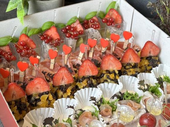 Ассорти из вкуснейших канапе на 10-15 персон в Сургуте