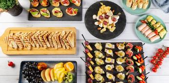 Фуршетный сет стандарт с горячими закусками на 10 персон