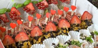 Ассорти из вкуснейших канапе на 10-15 персон